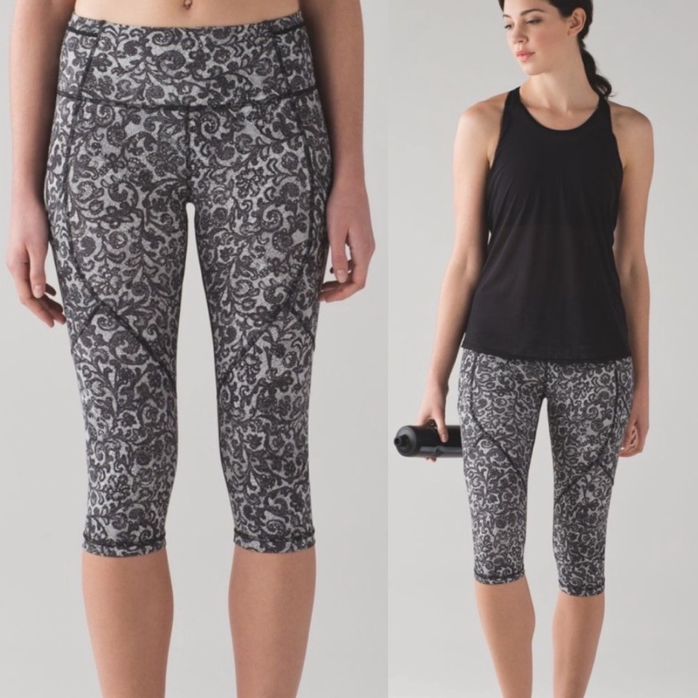 Lululemon Outrun Crop size 6
Mini Cinder Lace White Black / Black